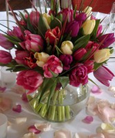 /album/virag-dekoracio/wedding-flowers-tulips-centrepiece-ffce-jpg/